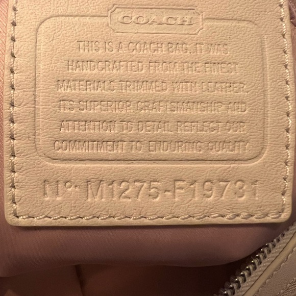 Like new Coach Park signature duffle  shoulder bag f19731 - Picture 4 of 4